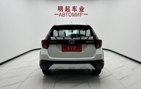 Toyota Yaris, 2022 год, 920 000 рублей, 6 фотография