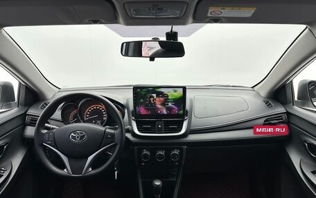 Toyota Yaris, 2022 год, 920 000 рублей, 7 фотография