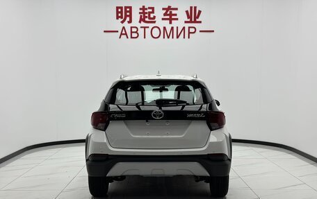 Toyota Yaris, 2023 год, 1 050 000 рублей, 6 фотография