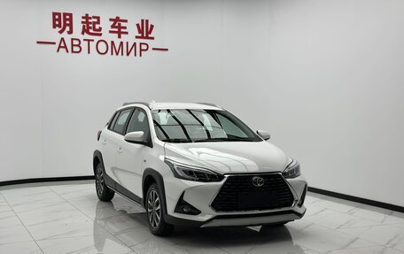 Toyota Yaris, 2023 год, 1 050 000 рублей, 2 фотография