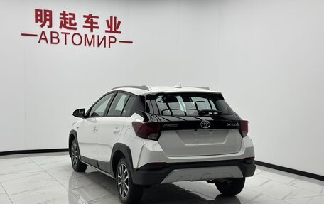 Toyota Yaris, 2023 год, 1 050 000 рублей, 5 фотография