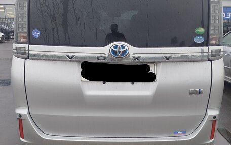 Toyota Voxy III, 2017 год, 1 900 000 рублей, 5 фотография