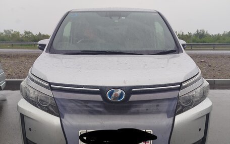 Toyota Voxy III, 2017 год, 1 900 000 рублей, 6 фотография