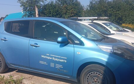 Nissan Leaf I, 2010 год, 525 000 рублей, 2 фотография