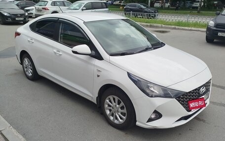 Hyundai Solaris II рестайлинг, 2021 год, 1 900 000 рублей, 1 фотография