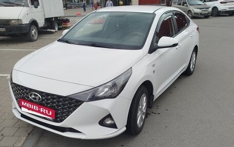 Hyundai Solaris II рестайлинг, 2021 год, 1 900 000 рублей, 6 фотография