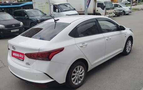 Hyundai Solaris II рестайлинг, 2021 год, 1 900 000 рублей, 3 фотография