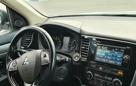 Mitsubishi Outlander III рестайлинг 3, 2015 год, 1 935 000 рублей, 8 фотография