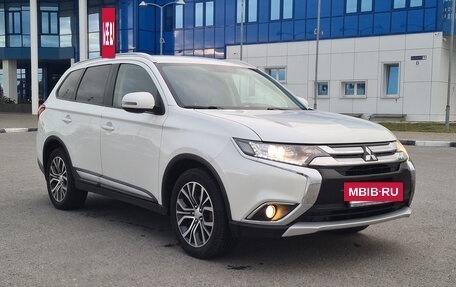 Mitsubishi Outlander III рестайлинг 3, 2015 год, 1 935 000 рублей, 3 фотография