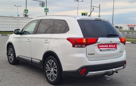 Mitsubishi Outlander III рестайлинг 3, 2015 год, 1 935 000 рублей, 6 фотография