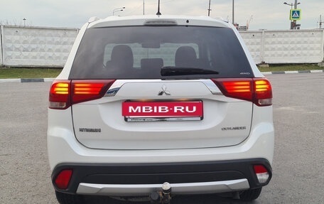 Mitsubishi Outlander III рестайлинг 3, 2015 год, 1 935 000 рублей, 5 фотография