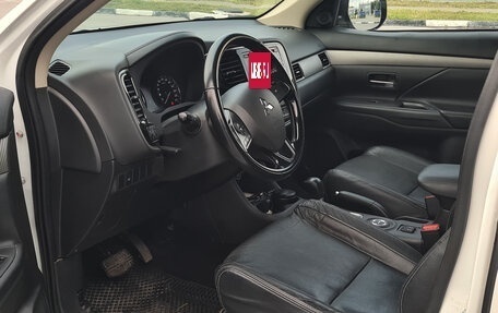 Mitsubishi Outlander III рестайлинг 3, 2015 год, 1 935 000 рублей, 7 фотография