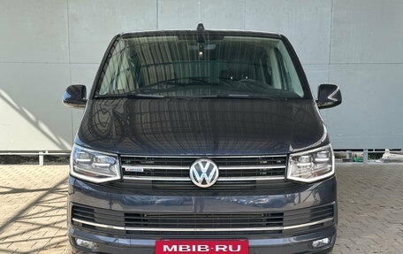 Volkswagen Multivan T6 рестайлинг, 2018 год, 5 210 000 рублей, 2 фотография