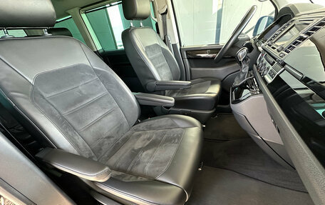 Volkswagen Multivan T6 рестайлинг, 2018 год, 5 210 000 рублей, 12 фотография