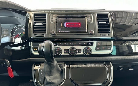 Volkswagen Multivan T6 рестайлинг, 2018 год, 5 210 000 рублей, 15 фотография