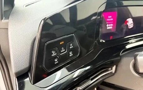 Volkswagen Golf VIII, 2023 год, 1 800 000 рублей, 15 фотография