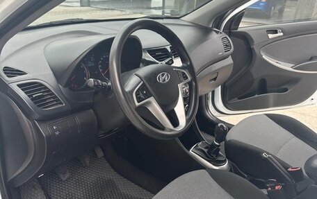 Hyundai Solaris II рестайлинг, 2014 год, 830 000 рублей, 2 фотография