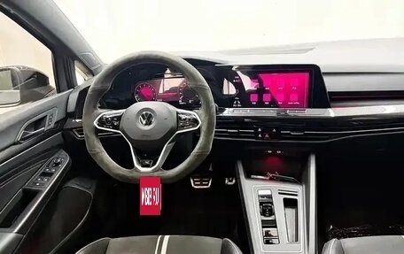 Volkswagen Golf VIII, 2023 год, 1 800 000 рублей, 10 фотография