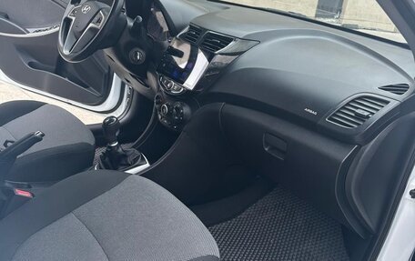 Hyundai Solaris II рестайлинг, 2014 год, 830 000 рублей, 4 фотография