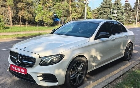 Mercedes-Benz E-Класс, 2018 год, 2 800 000 рублей, 3 фотография
