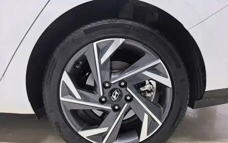 Hyundai Elantra, 2023 год, 1 570 000 рублей, 2 фотография