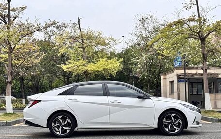 Hyundai Elantra, 2022 год, 1 080 000 рублей, 5 фотография