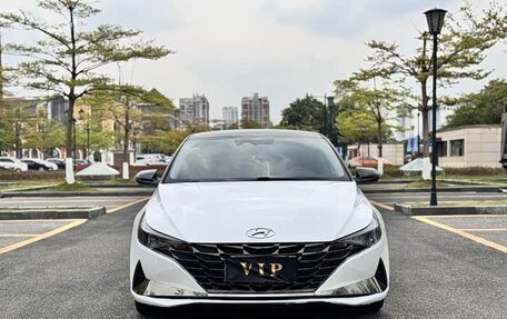Hyundai Elantra, 2022 год, 1 080 000 рублей, 2 фотография