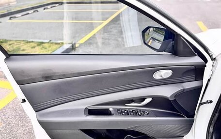 Hyundai Elantra, 2022 год, 1 080 000 рублей, 19 фотография