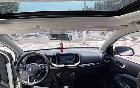 KIA Stonic, 2021 год, 970 000 рублей, 9 фотография