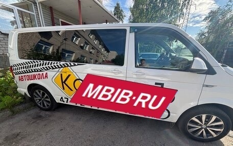 Volkswagen Caravelle T6 рестайлинг, 2016 год, 2 000 000 рублей, 11 фотография
