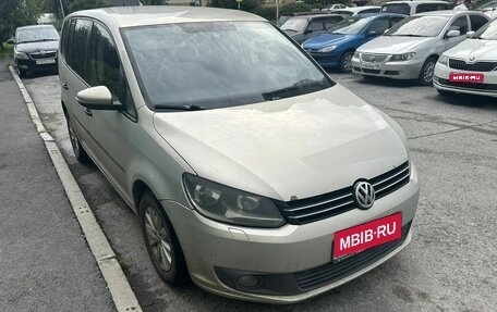Volkswagen Touran III, 2011 год, 390 000 рублей, 1 фотография