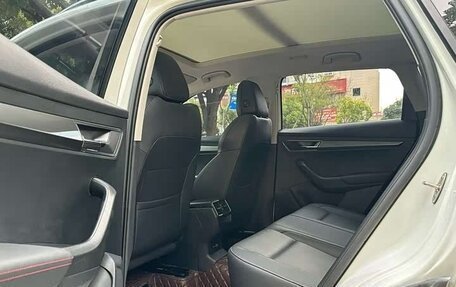 Skoda Karoq I, 2023 год, 1 660 000 рублей, 8 фотография