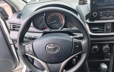 Toyota Yaris XP150 рестайлинг, 2022 год, 1 030 000 рублей, 13 фотография