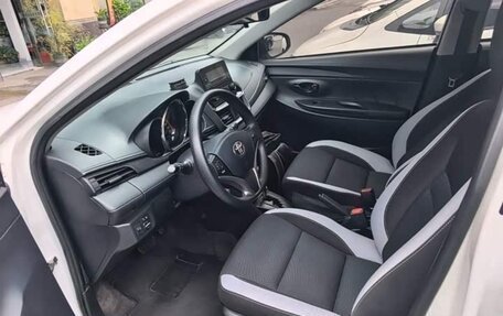 Toyota Yaris XP150 рестайлинг, 2022 год, 1 030 000 рублей, 10 фотография
