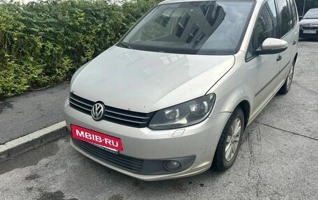 Volkswagen Touran III, 2011 год, 390 000 рублей, 2 фотография