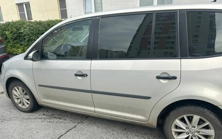 Volkswagen Touran III, 2011 год, 390 000 рублей, 6 фотография