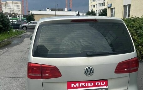 Volkswagen Touran III, 2011 год, 390 000 рублей, 3 фотография