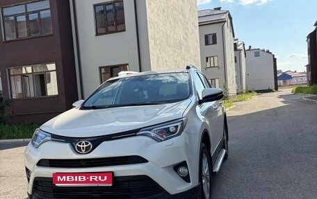 Toyota RAV4, 2015 год, 2 000 000 рублей, 1 фотография