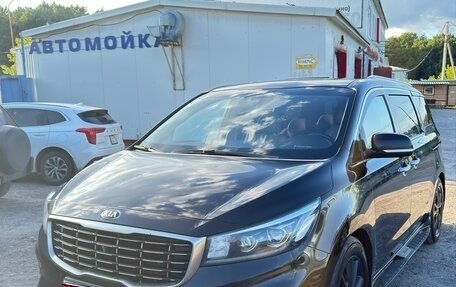 KIA Carnival III, 2018 год, 2 650 000 рублей, 2 фотография