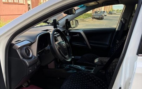 Toyota RAV4, 2015 год, 2 000 000 рублей, 2 фотография
