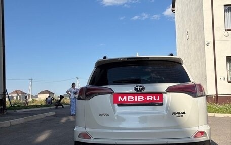 Toyota RAV4, 2015 год, 2 000 000 рублей, 5 фотография