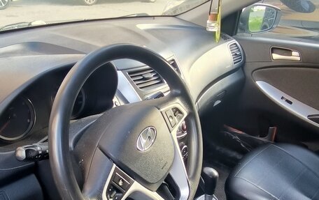 Hyundai Solaris II рестайлинг, 2012 год, 630 000 рублей, 5 фотография
