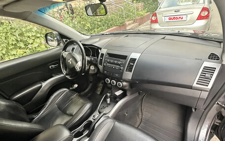 Mitsubishi Outlander III рестайлинг 3, 2007 год, 750 000 рублей, 10 фотография