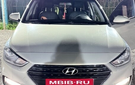 Hyundai Solaris II рестайлинг, 2019 год, 1 300 000 рублей, 3 фотография