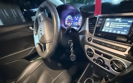 Hyundai Solaris II рестайлинг, 2019 год, 1 300 000 рублей, 10 фотография