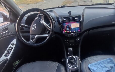 Hyundai Solaris II рестайлинг, 2012 год, 630 000 рублей, 16 фотография