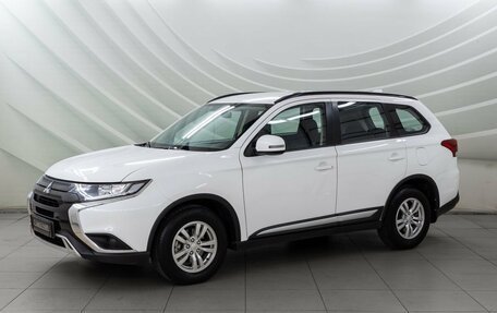 Mitsubishi Outlander III рестайлинг 3, 2021 год, 2 398 000 рублей, 3 фотография