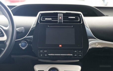 Toyota Prius IV XW50, 2017 год, 2 650 000 рублей, 18 фотография