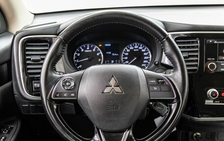 Mitsubishi Outlander III рестайлинг 3, 2021 год, 2 398 000 рублей, 14 фотография