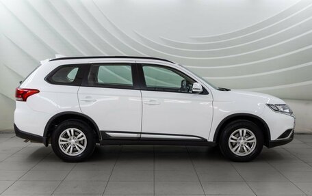 Mitsubishi Outlander III рестайлинг 3, 2021 год, 2 398 000 рублей, 8 фотография